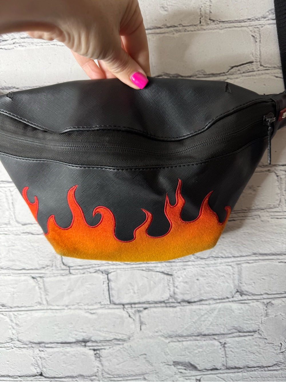 Sprayground Black Flame-Accent Crossbody Bag Fanny pack